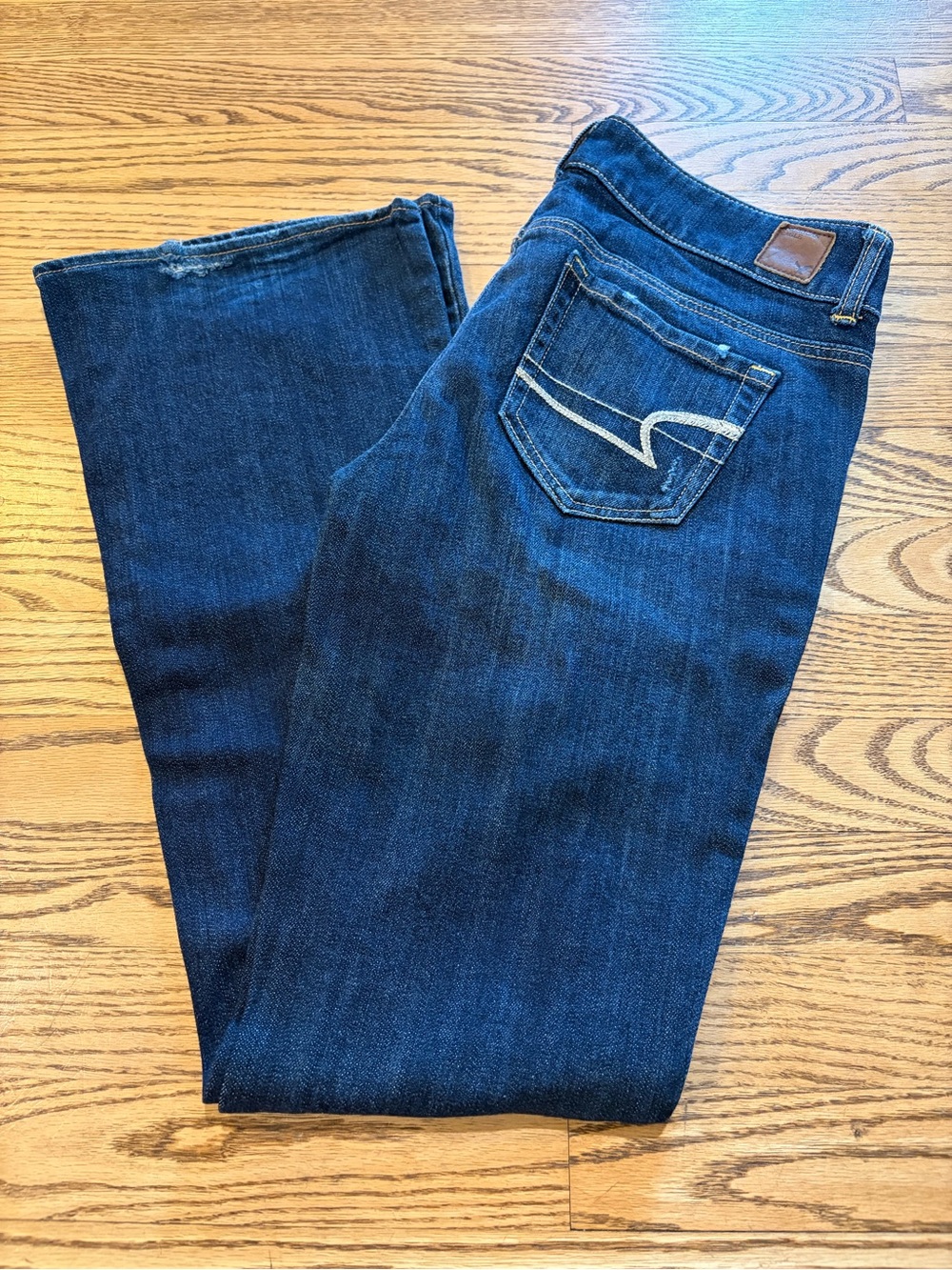 American Eagle Jeans
Artist